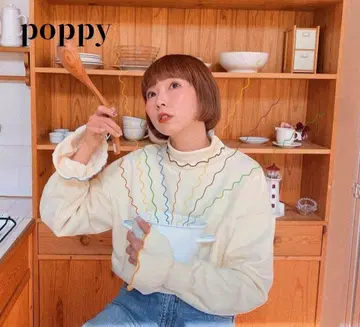 POPPY 아사기니뇨 프릴 하이넥 트레이닝복 크림색