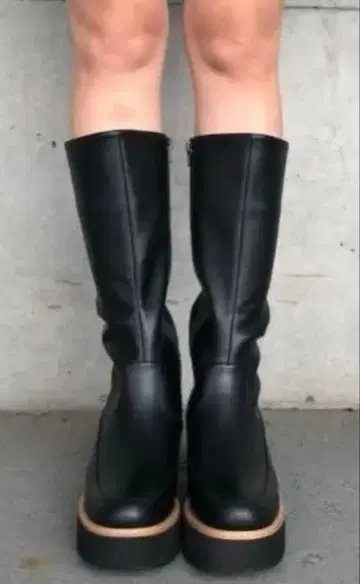 ENVYM 통굽 핏 미들 부츠