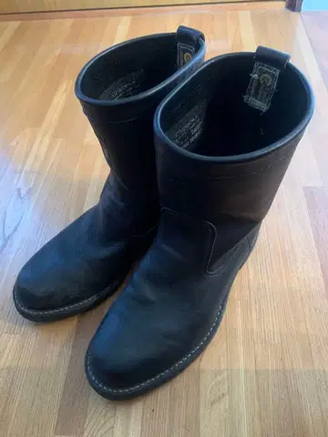 미니멀리스트 치페와 페코스 블랙 가죽 숏부츠