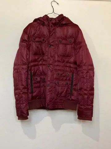 HIDEAWAY 버건디 다운 자켓