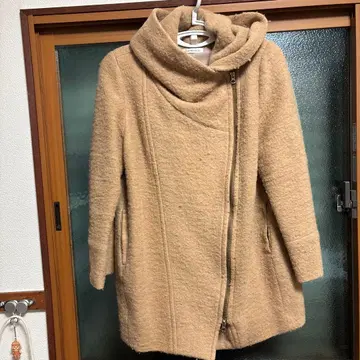 후드 부착 베이지 울 코트