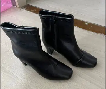 블랙 지퍼 스틸레토 부티