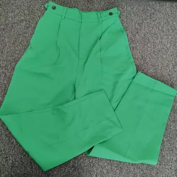 KBF illi 원턱 센터 프레스 팬츠