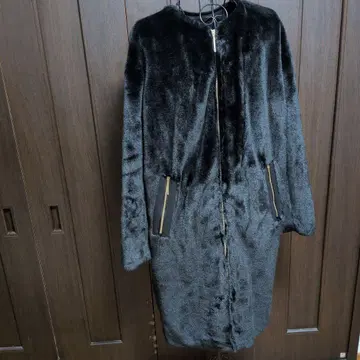 타트라스, 블랙 에코 퍼 롱 코트