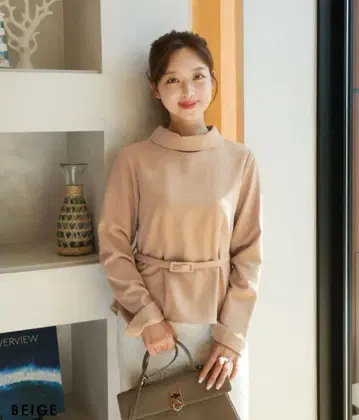 택 포함 새상품 베이스먼트 온라인 벨트 포함 페플럼 긴팔 셔츠 블라우스