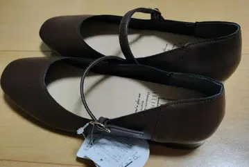 택 포함 새상품 ELLE PLANETE 브라운 스트랩 펌프스 23.5cm