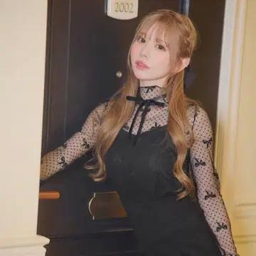 시스루 리본 상의 미셸 마카롱 블랙 레이스 긴팔