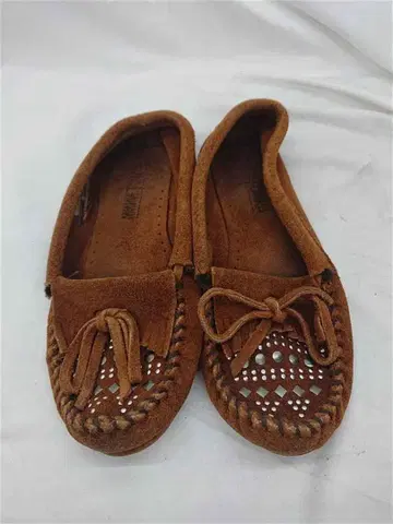 미네통카 502 모카신 스웨이드 브라운 계열 여성용