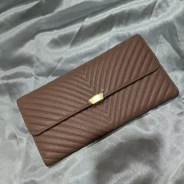 브라운 퀼팅 장지갑