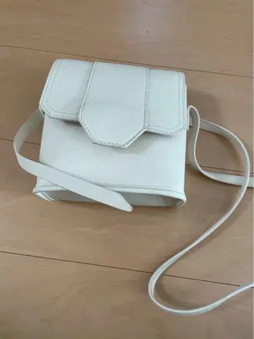 사만다 타바사 플랩 디자인 숄더백 화이트