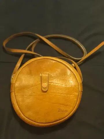 Dakota 원형 숄더백 브라운