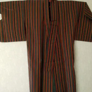 스트라이프와 꽃무늬 기모노