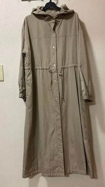 AFTERNOONTEA WARDROBE 베이지 후드 부착 롱 코트