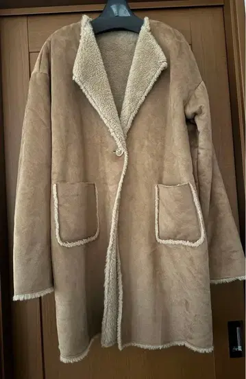 베이지 인조 모피 무스탕 롱 코트