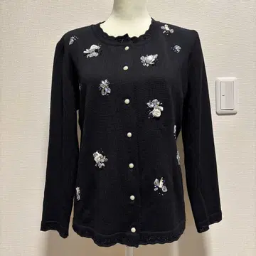 [ 아틀리에 사간 ] 블랙 자수 긴팔 가디건