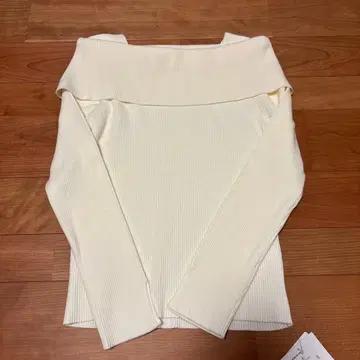 [ 새상품 ] VIS 니트 스웨터 오프숄더 쫀쫀 리브 니트