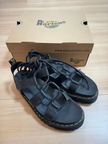 닥터 마틴 블랙 샌들 레이스업 샌들