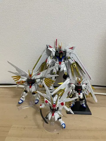 마이티 스트라이크 프리덤 건담 피규어