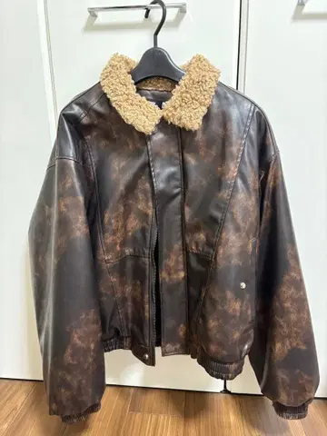 보아 카라 부착 브라운 가죽 자켓