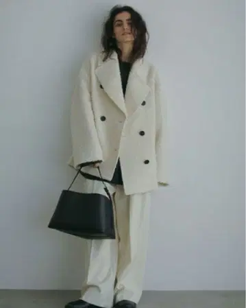 ETRE TOKYO 빅칼라 부클레 P 코트