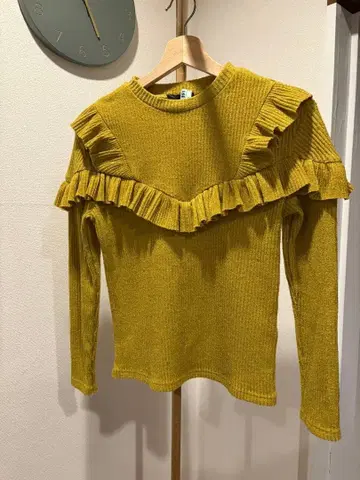 클리닝 완료 프릴 달린 머스타드 니트 긴팔