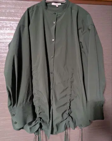 UN3D. 노카라 개더 셔츠