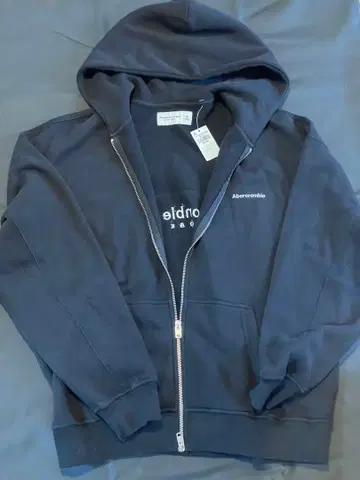 새상품 M 사이즈 Abercrombie & Fitch 블랙 자수 후드티