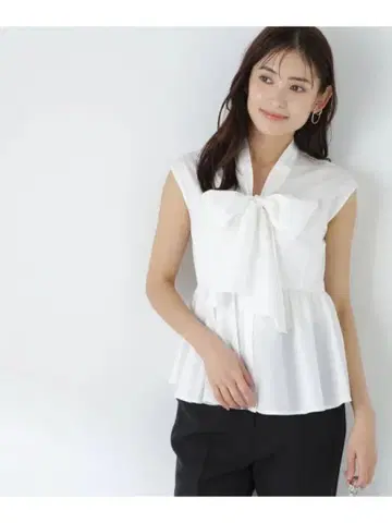 내추럴 뷰티 베이직 V넥 리본 페플럼 블라우스