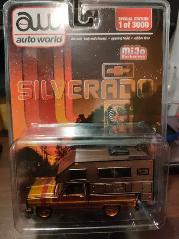 오토 월드 1983 쉐비 실버라도 캠핑카