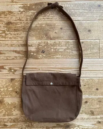 피그벨 덕 크로스 이메일 백 브라운 숄더백