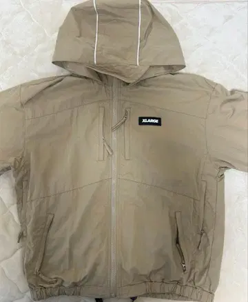 XLARGE 후드 부착 나일론 자켓 베이지