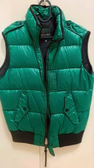 DUVETICA 그린 다운 베스트 M 46