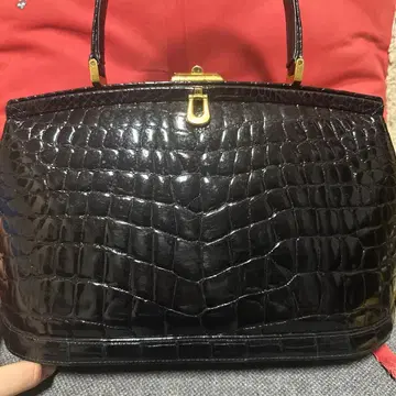 블랙 크로커다일풍 핸드백
