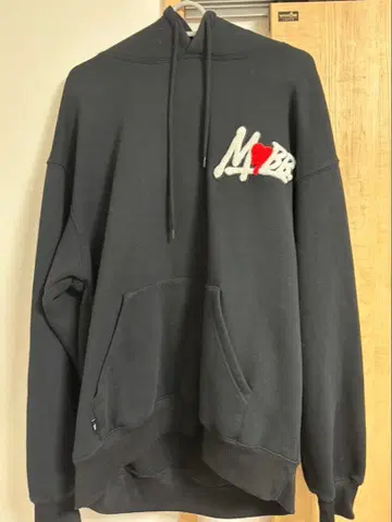 자수 디자인 블랙 후드티