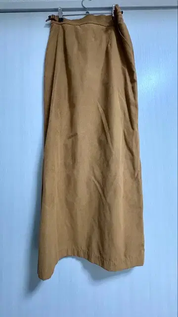 B&Y 스웨이드 스커트