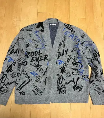 ZARA 그래피티풍 가디건 그레이