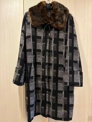 릴리 브라운 체크 무늬 퍼 옷깃 롱 코트