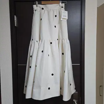 새상품 CADUNE 화이트 도트 절개 스커트