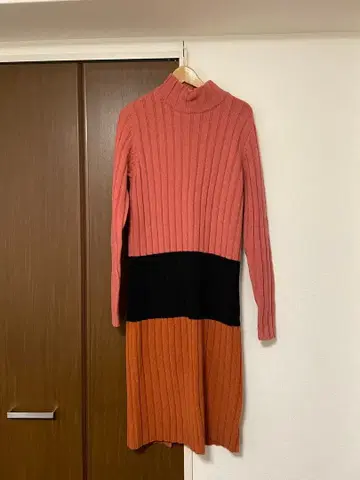 BELPER 리브 터틀넥 니트 원피스