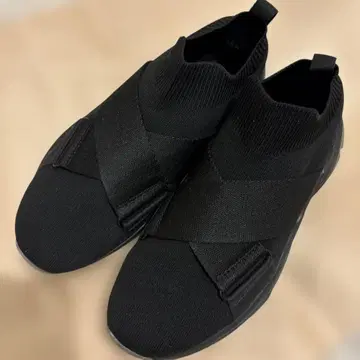 emmi 블랙 슬립온 통굽 스니커즈 24.5cm