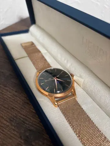 HENRY LONDON 골드 블랙 아날로그 시계