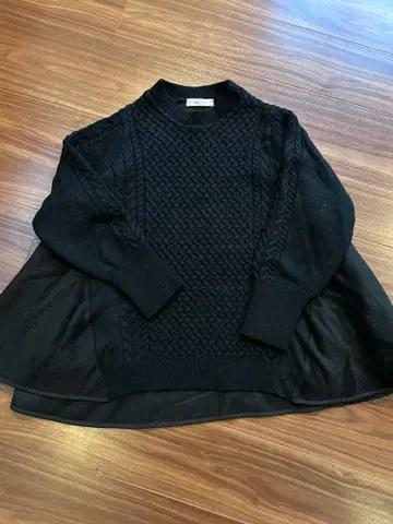 Ella 블랙 케이블 니트 상의