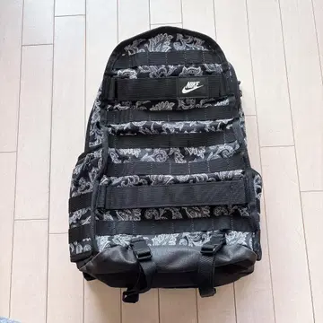NIKE 나이키 백팩 페이즐리 무늬