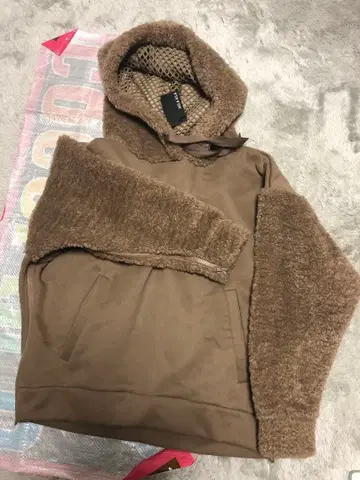 AULA AILA 아우라 아이라 후드티 새상품