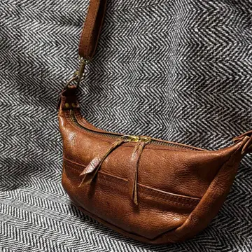 타카하시 오쿠타마 TAKAHASHI 브라운 가죽 숄더백