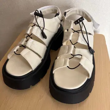 kastane 글루카 볼륨 샌들 통굽