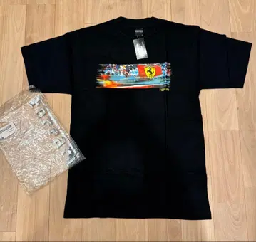 페라리 블랙 티셔츠 M 사이즈