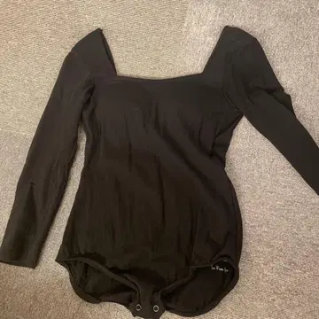 블랙 스쿠에트넥 긴팔 바디수트