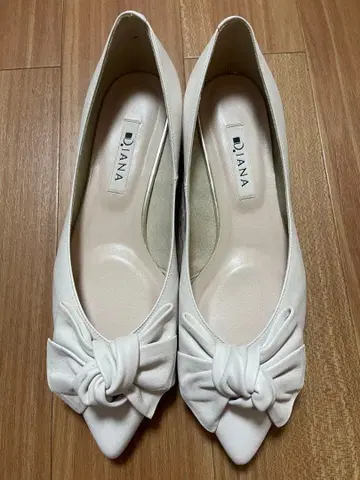 컨디션 최상! Diana 화이트 리본 스틸레토 펌프스
