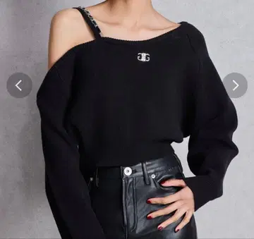 Symmetry GYDA 원숄더 체인 니트탑